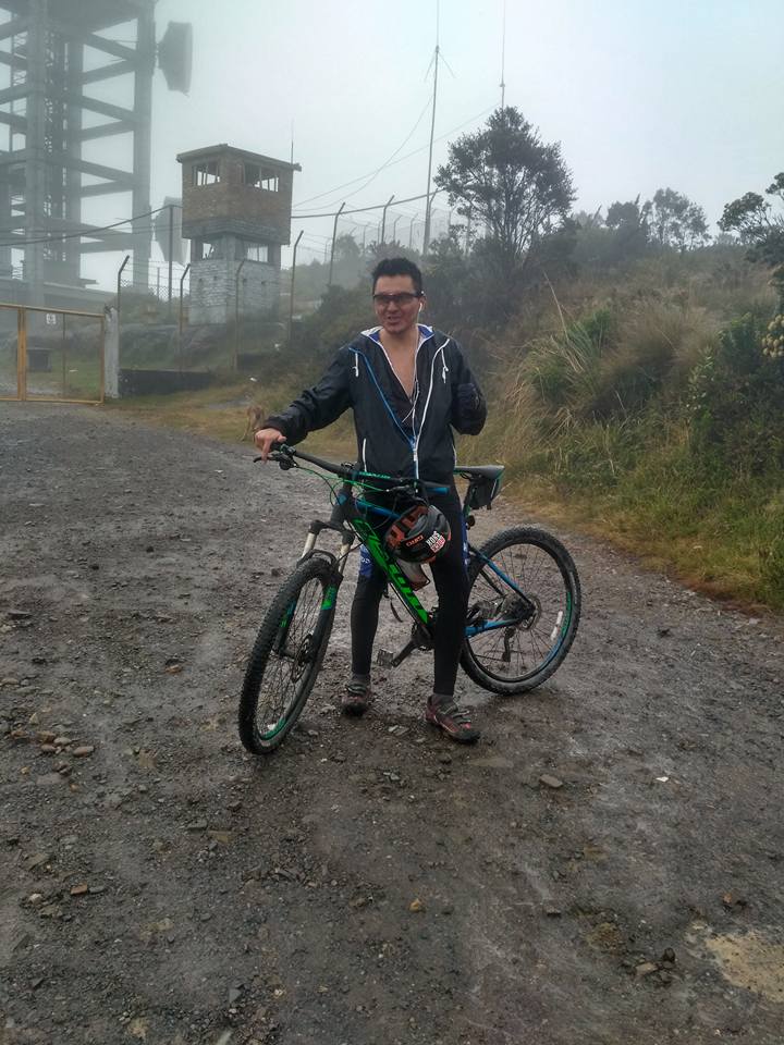 David en bicicleta MTB